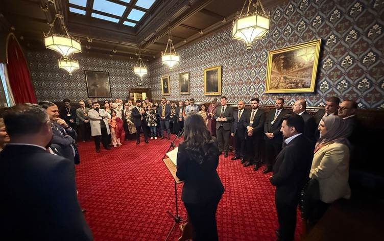 LONDON - Siyasetmedarên Brîtanî: Civaka Kurd civaka me xurt û dewlemend dike