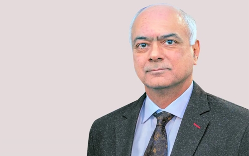 پڕۆفیسۆر ڕۆهینتۆن میدهۆرا  پسپۆڕ و تایبەتمەند لە پەرەپێدانی نێودەوڵەتی بۆ گوڵان:     سیستمی بانكیی ئەلیكترۆنی بڕبڕەی پشتی سیستمی دارایی و ئابووریی هاوچەرخە   