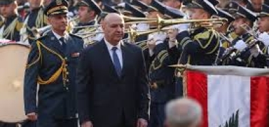 رئيس لبنان يؤكد ضرورة الحوار والابتعاد عن العنف لحل مشاكل البلاد