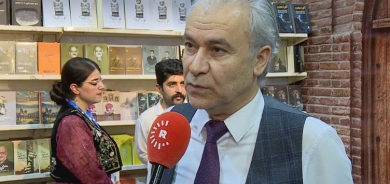 Jan Dost li pêşangeha Hewlêrê pirtûkên xwe îmze kirin