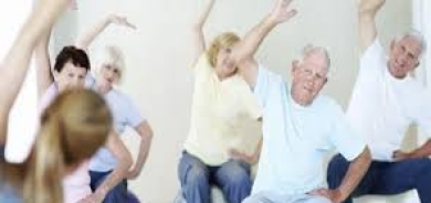 التقدم في العمر لا يحتم تيبّس الجسم... إليكم 5 طرق للحفاظ على ليونتكم