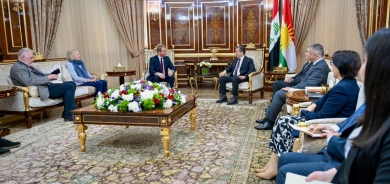 Mesrûr Barzanî pêşwaziya Koma Dostîniya Kurdistanê ya Perlemana Brîtanyayê dike