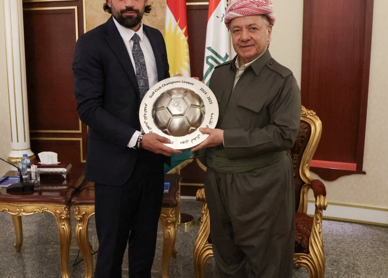 لە سەلاحەددین سەرۆك مەسعود بارزانی پێشوازی لە بەڕێوەبەر و یاریزانان و ستافی یانەی وەرزشیی دهۆك كرد.