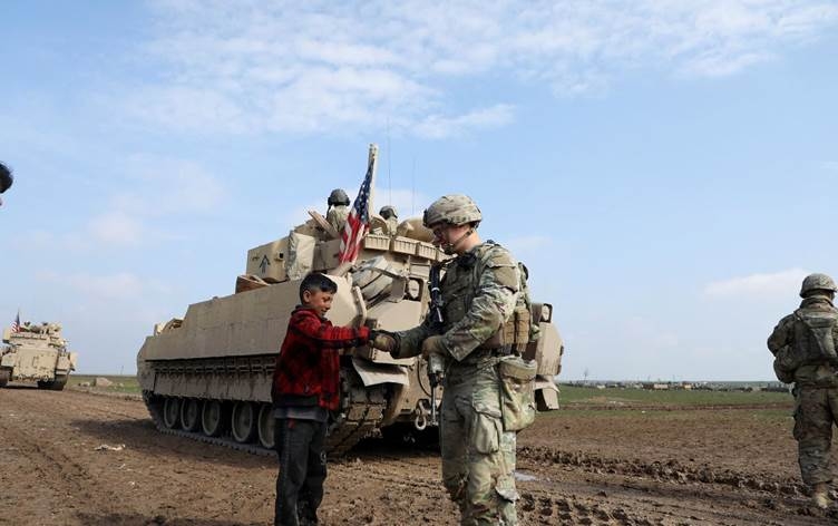'Dibe ku Amerîka leşkerên xwe yên li Sûriyeyê nîvenîv kêm bike'