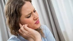 طنين الأذن... ما أعراضه؟ وكيف يمكن علاجه؟