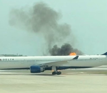 فڕۆکەیەکی نەفەرهەڵگری ئەمریکی ئاگری گرت