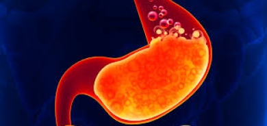 من تساقط الشعر إلى الحرقة... ما علامات انخفاض حمض المعدة؟ وكيف نعالجه؟