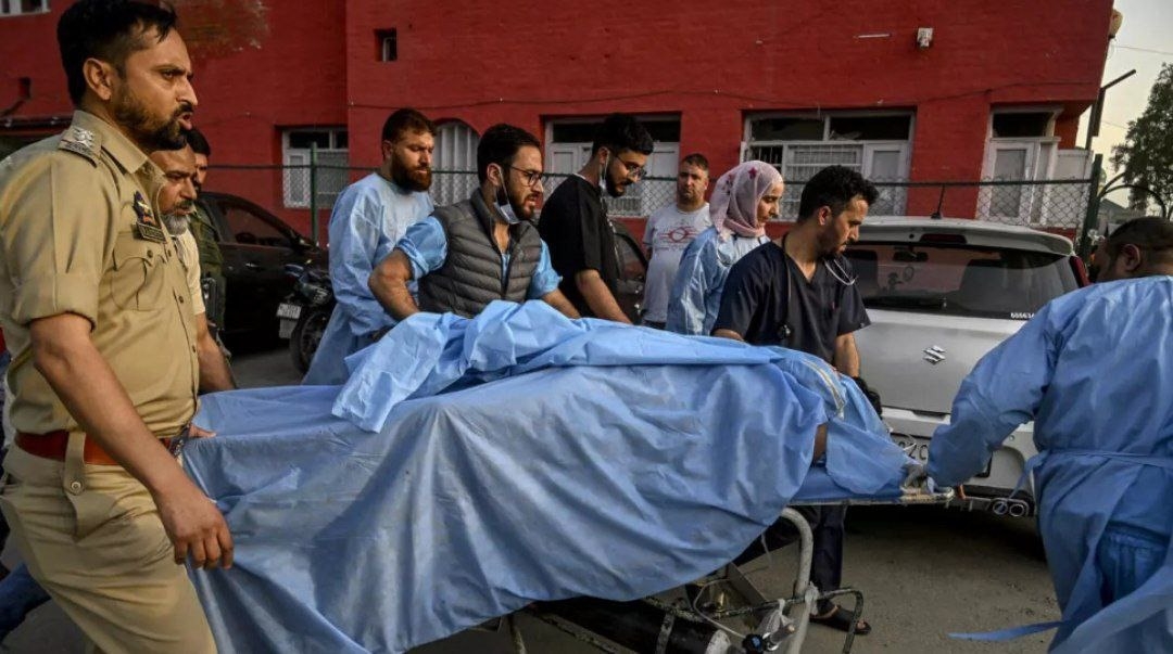 هێرشی چەکداری بۆ سەر گەشتیاران لە کشمیر