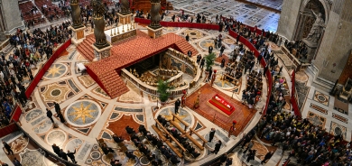 الفاتيكان يتم الاستعدادات لجنازة البابا فرنسيس