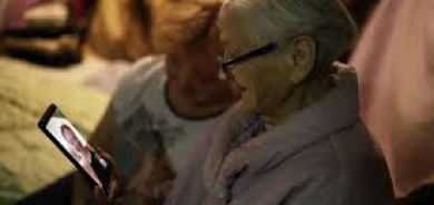 استخدام كبار السن للتكنولوجيا قد يُقلل خطر إصابتهم بالخرف