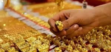 ما سبب تراجع الذهب بأكثر من 1%؟