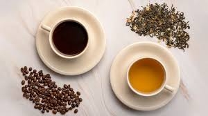 الشاي أم القهوة... أيهما المشروب الأفضل لتعزيز طاقتك الصباحية؟