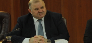 هەڤاڵ ئەحمەد  بەڕێوەبەری فەرمانگەی گۆڕانی كەشوهەوا لە دەستەی پاراستن و چاككردنی ژینگە:     وەزارەتی ژینگەی حكومەتی عێراق بوودجەیان لەبەردەستە و بۆ پارێزگاكانی دیكەی عێراقی دەنێرن، بەڵام بۆ هەرێمی كوردستانی نانێرن