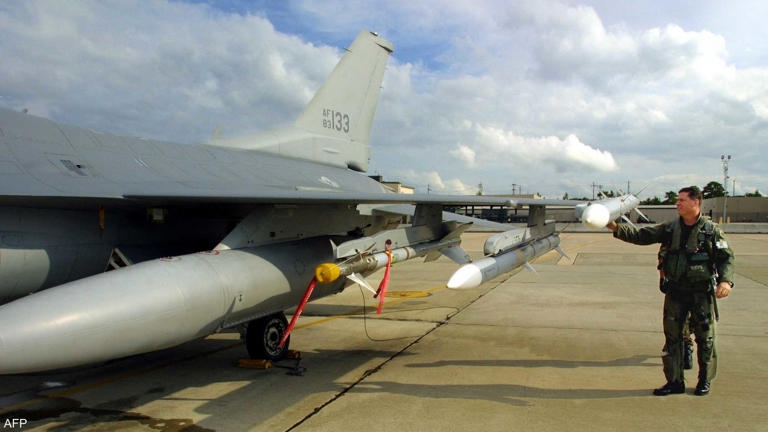 الجيش الأميركي يفكك مقاتلات قديمة ويمنح قطع الغيار لأوكرانيا