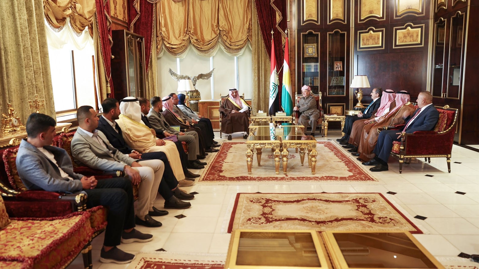 لە سەلاحەددین سەرۆك مەسعود بارزانی پێشوازی لە شاندێكی عەشیرەتی ئەلبغزات سەر بە هۆزی ئەلجبور بە سەرۆكایەتیی شێخ عیسا موحسن ئەلسەبیل كرد.