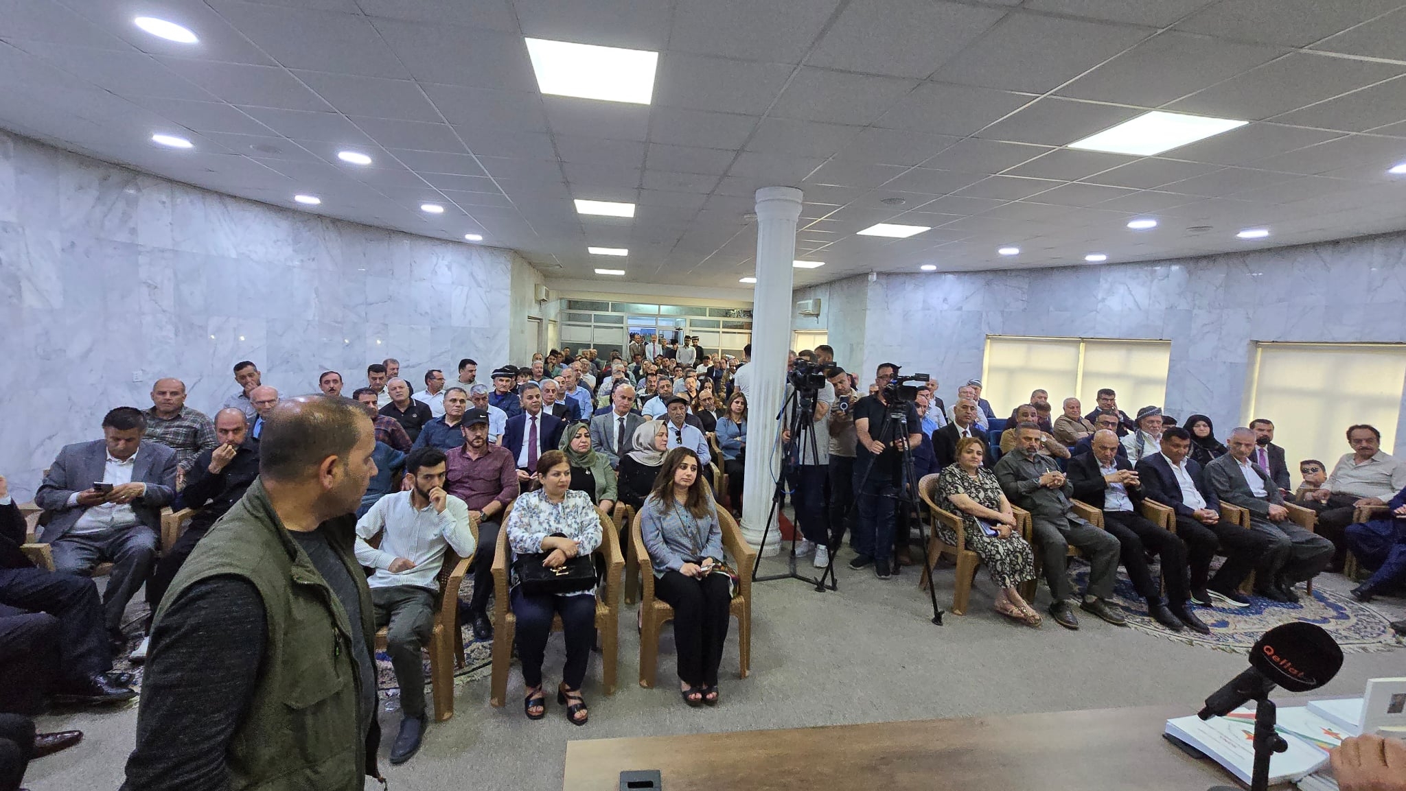  غەفوور مەخموورى لە رێوڕەسمێکدا 9 کتێبى خۆى دەناسێنێ و پێشکەشى خوێنەرانى دەکات
