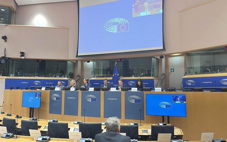 Parlamentoya Ewropayê pesnê Ocalan û Bahçelî da