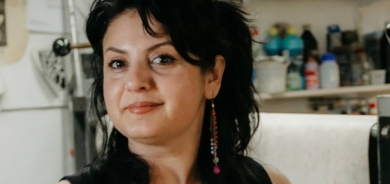 خانمە شێوەكاری ڕۆژئاوا نایلە حیكمەت بۆ گوڵان:بەوپێیەی كوردم جەنگ شوێنەواری خۆی لەسەر هونەرەكەم جێ هێشتووە