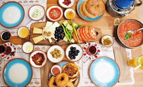 هل وجبة الفطور فعلاً مفتاح لحرق السعرات؟