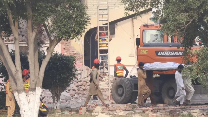 قصف متبادل بين الهند وباكستان يوقع قتلى وجرحى