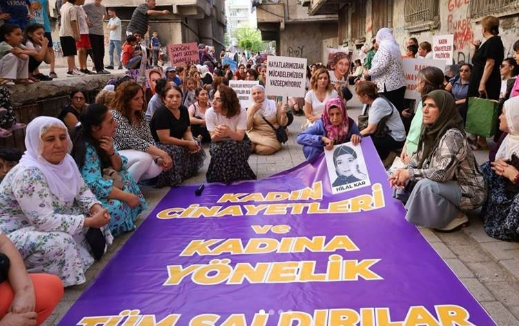 TKDF: Meha nîsanê 40 jin hatin kuştin