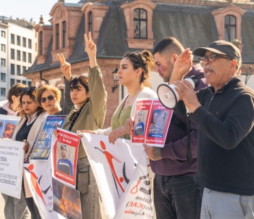 ئێرانییەکان لە فرانکفۆرت دژی لەسێدارەدانی زیندانیان لە ئێران خۆپیشاندانیان ئەنجامدا