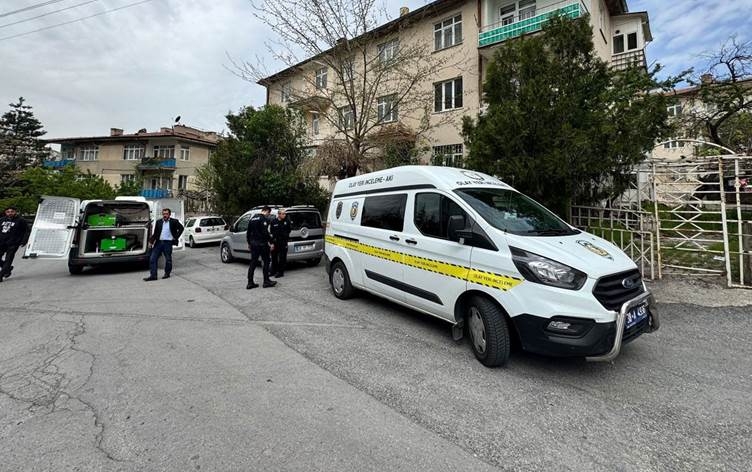 Ji bo malê dinyayê bavê xwe kuşt