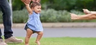 الأطفال الذين يتأخرون في المشي يكونون أكثر تفوقاً دراسياً