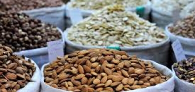 دراسة جديدة توضح العلاقة بين المكسرات والتهاب الرتج لدى النساء