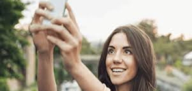 «صورة سيلفي» قد تتنبأ بالعمر البيولوجي وفرص النجاة من السرطان