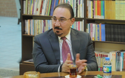 موخەلەد حازم  پسپۆڕ و تایبەتمەند لە كاروباری ئاسایش و ستراتیژیی بۆ گوڵان:     سەرۆك بارزانی پاڵپشتی كوردانی سوریا دەكات و ڕەنگە لە ململانێكان بیانپارێزێت و بەرەو كەناری ئارامی بیانبات