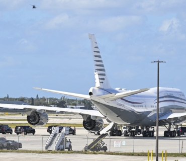 ترەمپ ڕەتکردنەوەی وەرگرتنی فڕۆکەی 400 ملیۆن دۆلاری قەتەر بە گەمژەیی ناودەبات