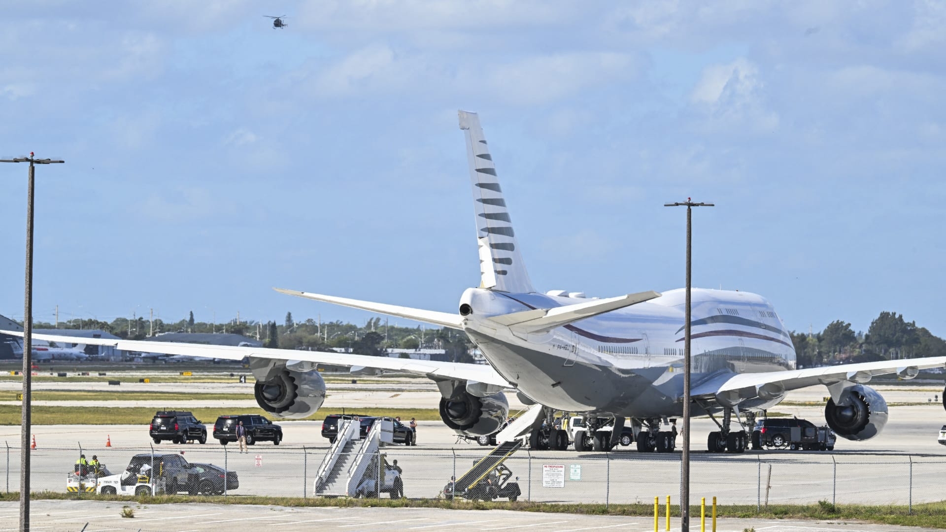 ترەمپ ڕەتکردنەوەی وەرگرتنی فڕۆکەی 400 ملیۆن دۆلاری قەتەر بە گەمژەیی ناودەبات