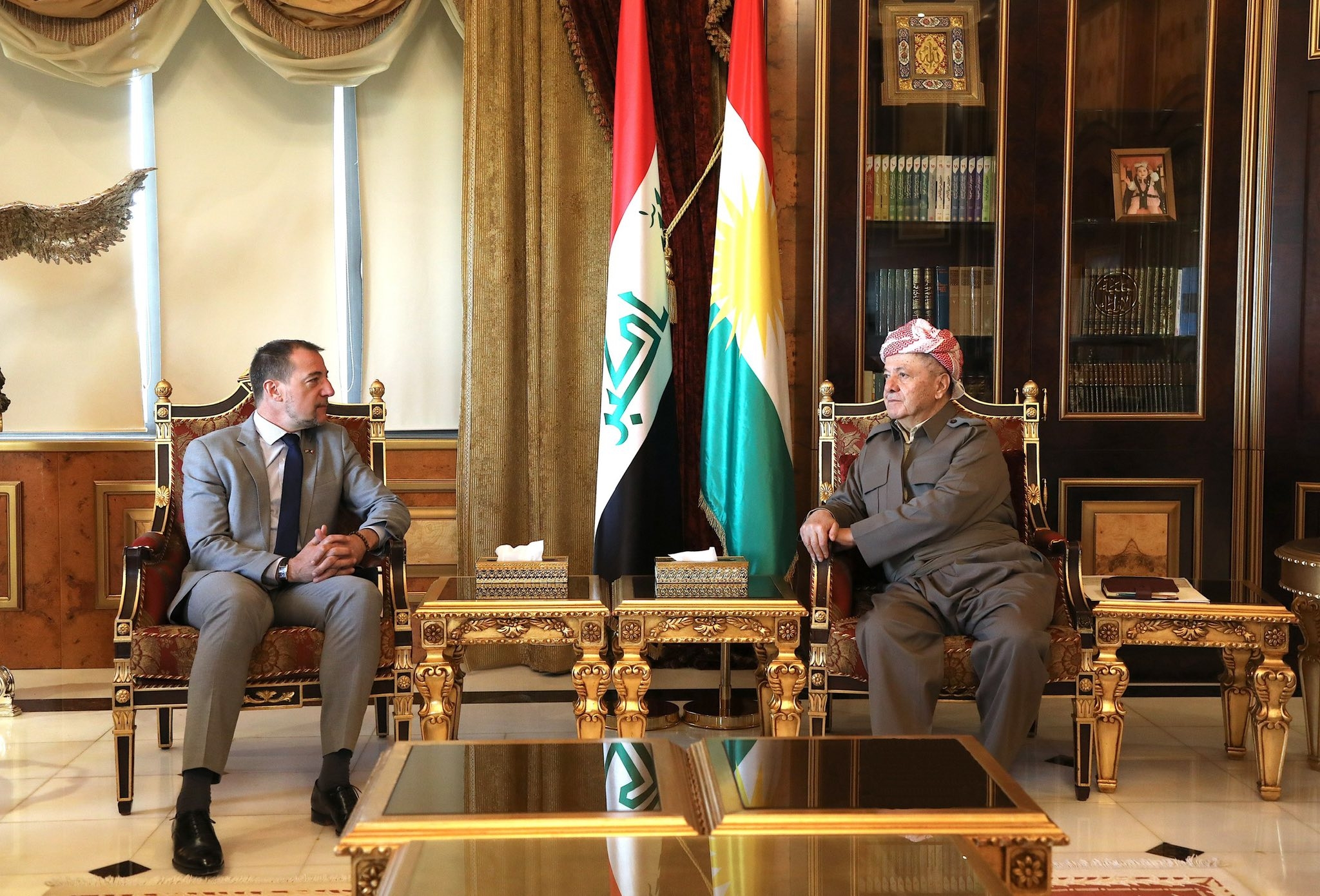 لە سەلاحەددین سەرۆك مەسعود بارزانی پێشوازی لە بەڕێز یان برێیم كونسوڵی گشتیی فەڕەنسا لە هەولێر كرد.