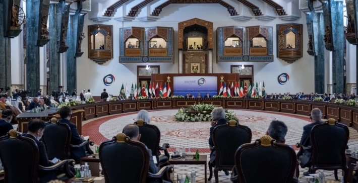 Mamosteyekî Zanîngehê: Nabe tu xelkê welatê xwe birsî bikî û pare bo welatên din bişînî