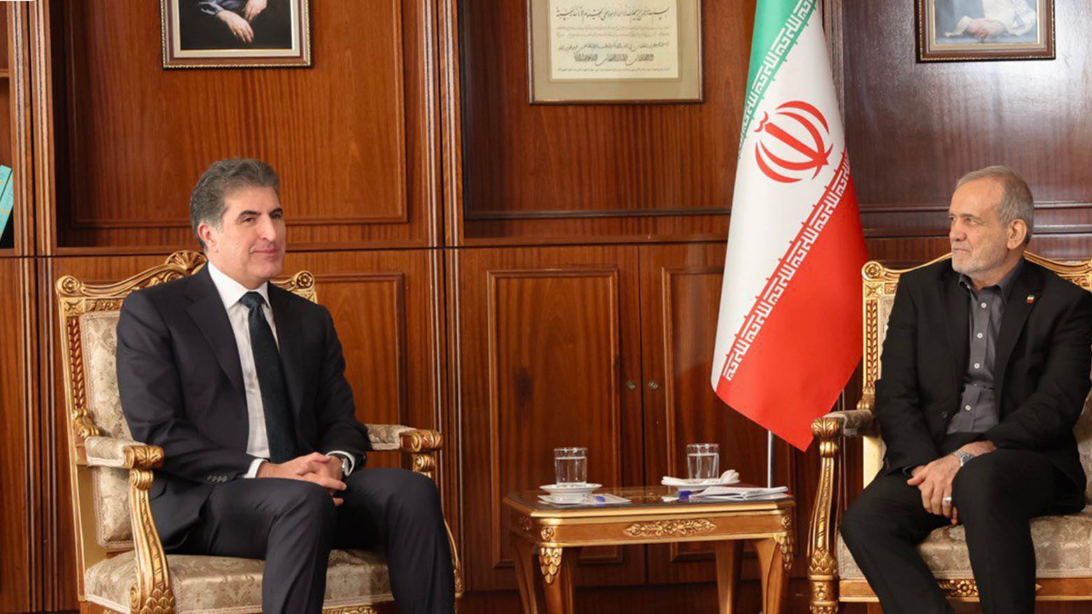 نيجيرفان بارزاني وبزيشكيان يؤكدان على تعزيز العلاقات وتوسيع التعاون المشترك