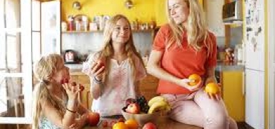 النظام الغذائي الصحي يؤخر بدء الدورة الشهرية للفتيات