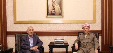 الرئيس بارزاني يثمن التجربة الشعرية للشاعر الكوردي مدحت بێخەو