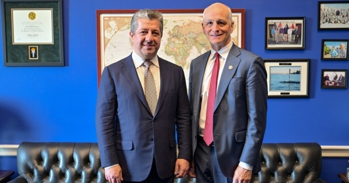 Mesrûr Barzanî li gel endamê Kongresê Adam Smith civiya