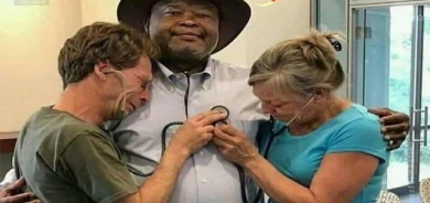 دیمەنە سەیرەكان، دایك و باوكێك گوێ لە دەنگی لێدانی دڵی چێنراوی كوڕەكەیان دەگرن