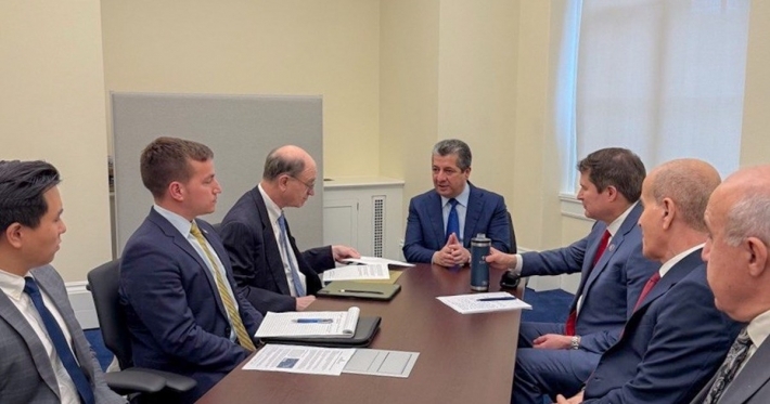 Serokê Hikûmetê bi endamên Kongresê Seth Moulton û Brad Sherman re civiya