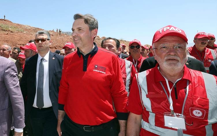 Wezîrê Enerjiyê: Li Amedê 6,1 milyar bermîl petrola kevirî heye