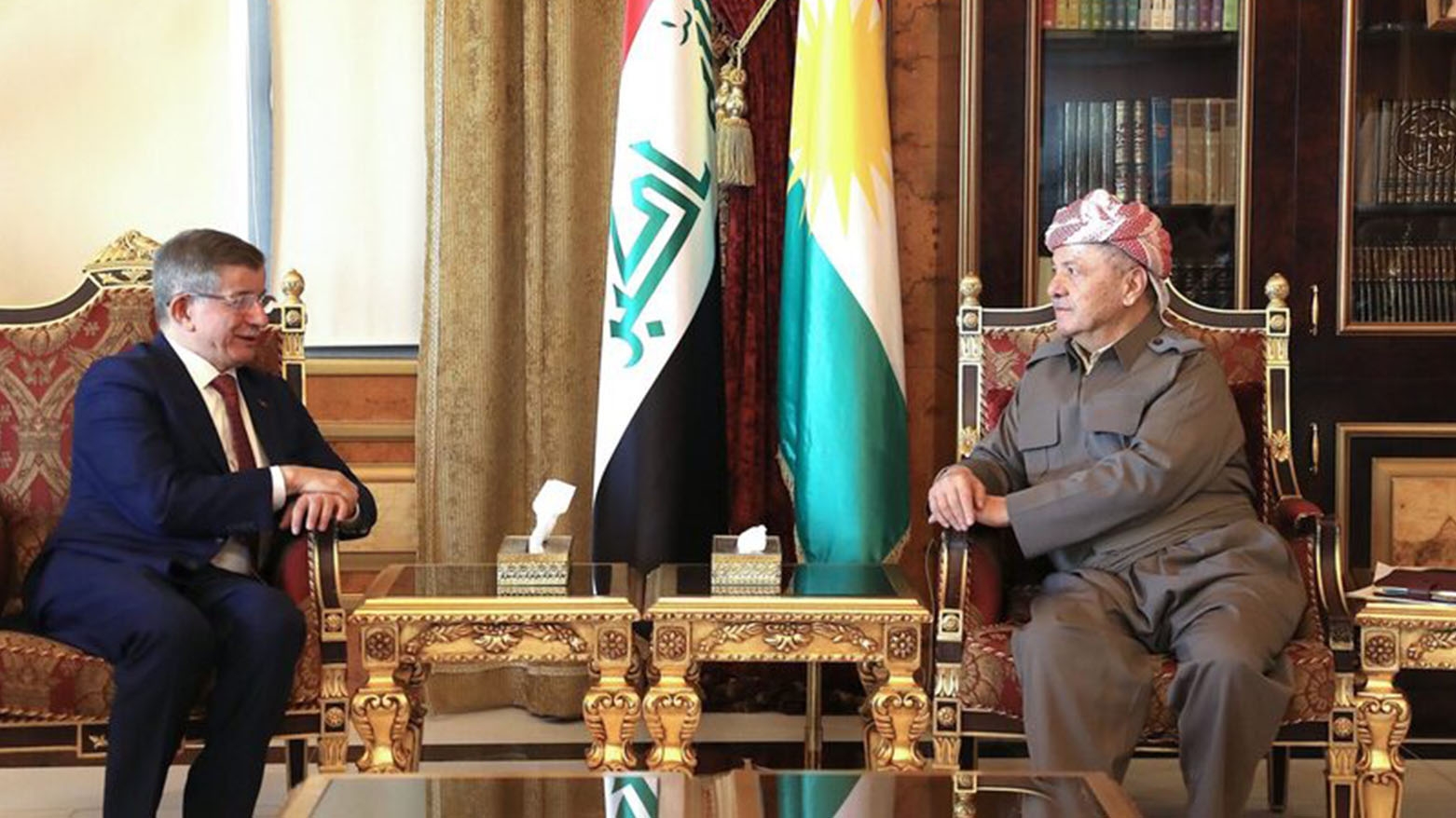 الرئيس بارزاني وأحمد داود أوغلو يؤكدان ضرورة التزام كافة الأطراف بإنجاح عملية السلام في تركيا