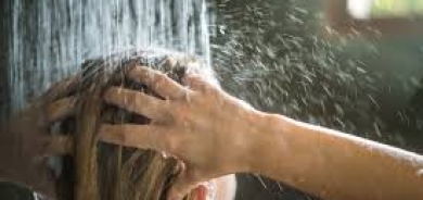 أيهما أفضل... الاستحمام ليلاً أم نهاراً؟