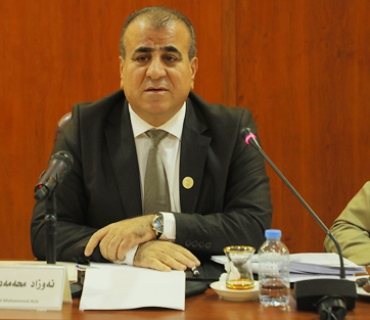 پ.ی.د.نەوزاد محەمەد عەزیز  سەرۆكی بەشی سامانی ئاژەڵ لە كۆلێژی زانستە ئەندازیارییە  كشتوكاڵییەكانی زانكۆی سەڵاحەدین / هەولێر :     ململانێی حزبە سیاسییەكان بووە هۆكاری ئەوەی غەدرێكی گەورە لە كەرتی كشتوكاڵ بكەن، بە ڕێگەی دامەزراندن بەشی هەرە زۆری جووتیارانی