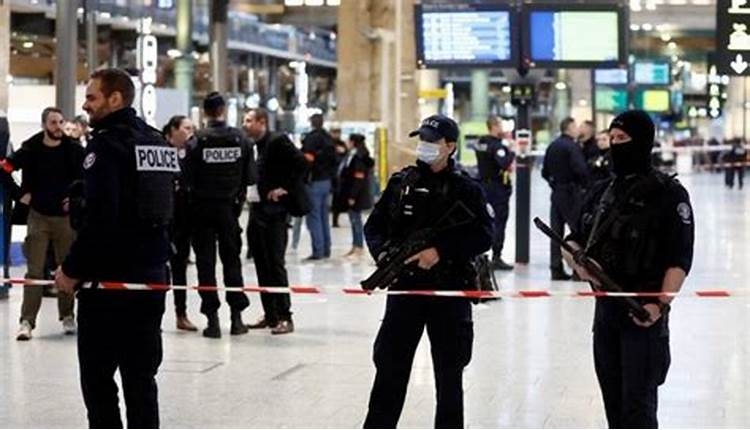 لە وێستگەی شەمەندەفەری ناوەندی هامبۆرگ ١٧ کەس بە چەقۆ بریندار بوون