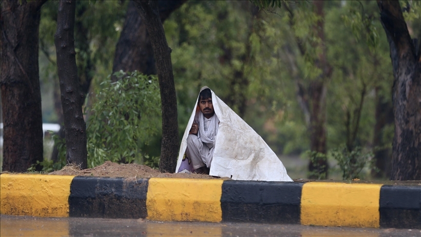 بەهۆی زریان و بارانێکی بەخوڕ سێزدە کەس گیانیان لەدەستدا