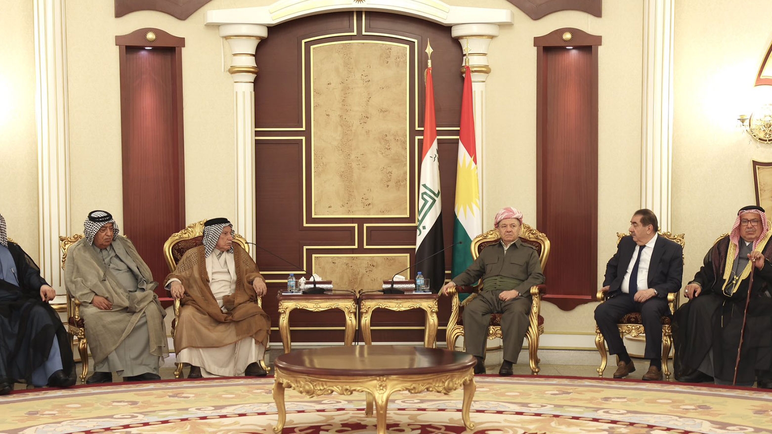 الرئيس بارزاني يستقبل عدداً من الأمراء ورؤساء وشيوخ ووجهاء العشائر من محافظات جنوب ووسط العراق