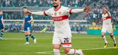 VÎDEO - Denîz Undav Stuttgart bi ser xist û dîsa reqsa xwe ya Kurdewarî pêşkêş kir