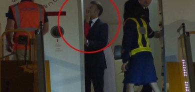 Macron şeqama hevjîna xwe xwar, li cîhanê deng veda